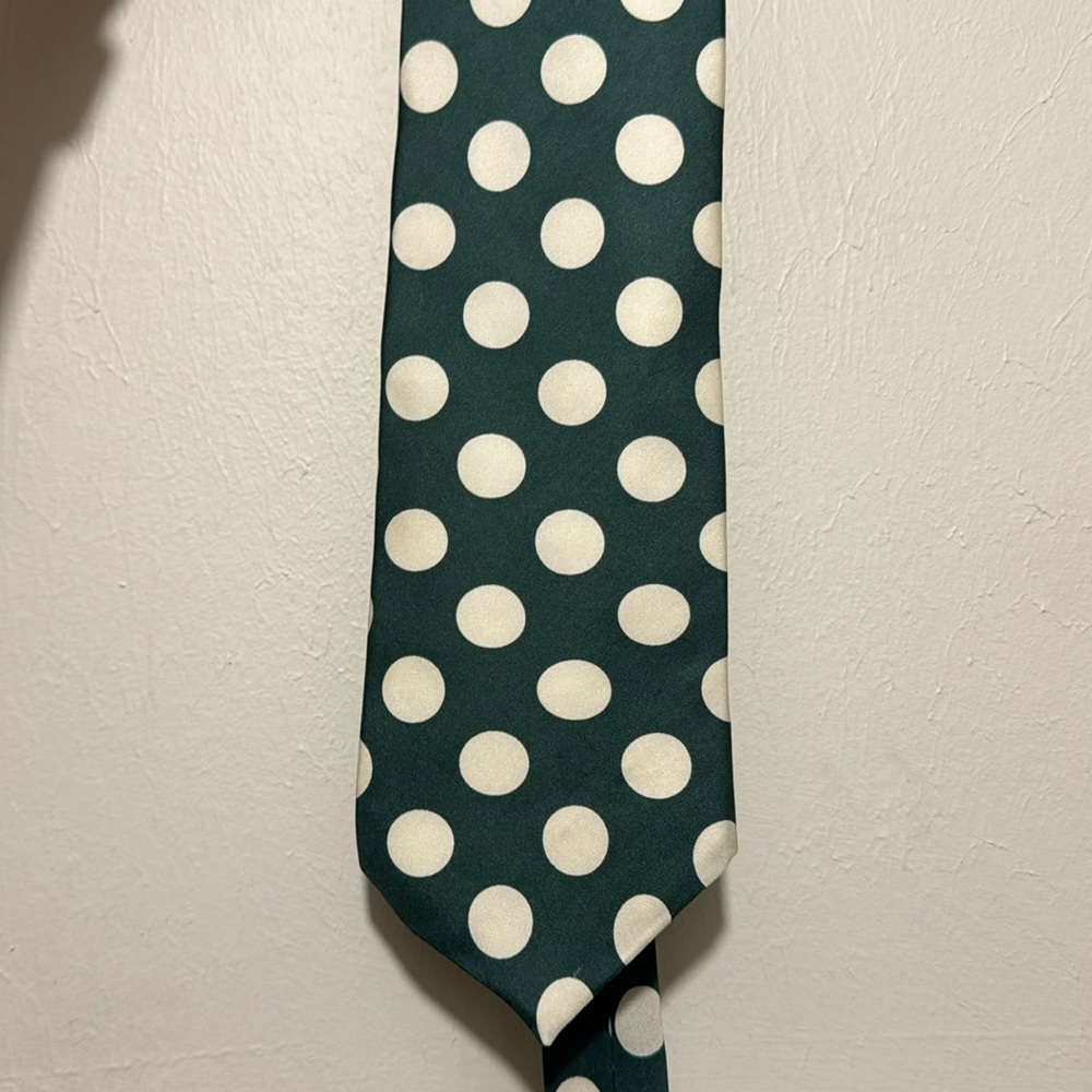 100% Silk Green Polkadot Neck Tie